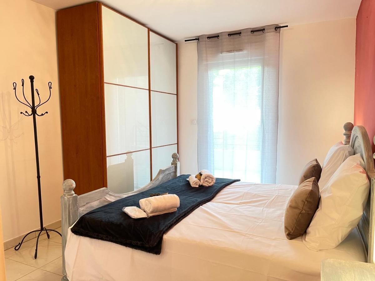 Tres Bel Appartement -Residence Avec Piscine Sur Le Toit Et Vue Panoramique Saint-Raphaël Eksteriør billede